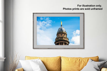 Light and Life Glasgow Statue print in frame on wall with illustration text overlay